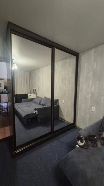 Продам шкаф-купе с зеркалом