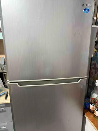 Продается холодильник Samsung