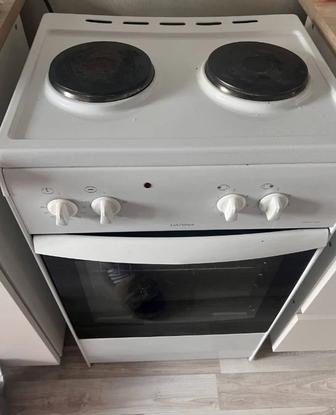 Продам 2 КОМФОРОЧНУЮ эл.плиту ДАРИНА С ДУХОВКОЙ ,ШИРИНА 50 СМ