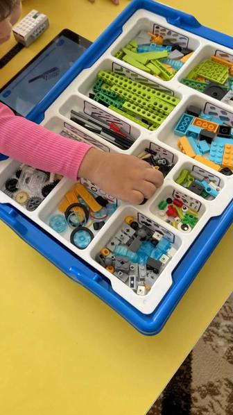 Преподаватель по робототехнике