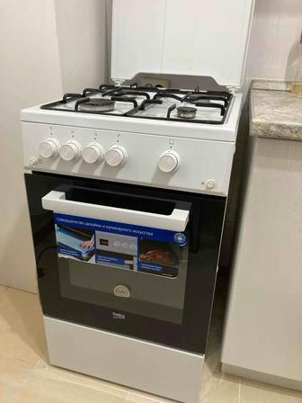 Продам газовую плиту Беко