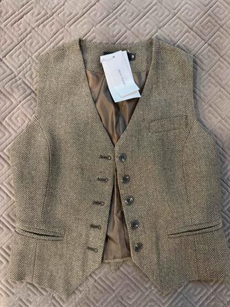 Коричневая жилетка