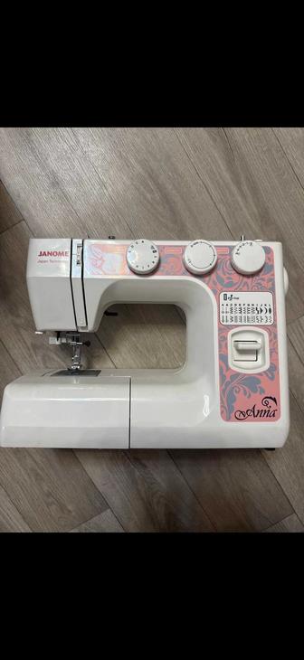 Швейная машина Janome