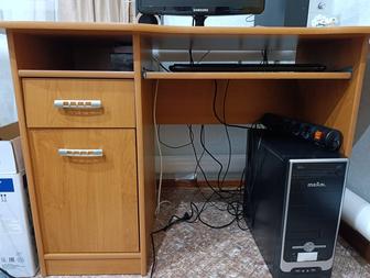 Продам стол компьютерный