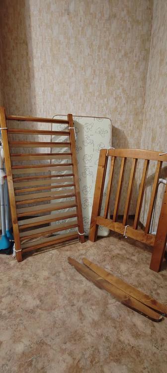 Отдам манеж деревянный