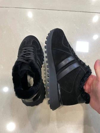 Кроссовки зимние