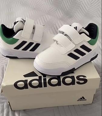 Продам детские кроссовки