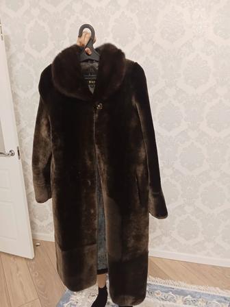 Продам мутоновую шубу женскую