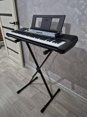 Продам синтезатор