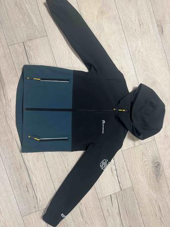 Продам куртку на мальчика