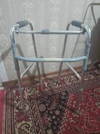 Продам ходунки почти новая