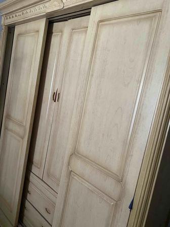 Продам шкаф, кровать и комоды