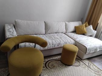 Продам угловой диван с пуфиками(раскладывается)