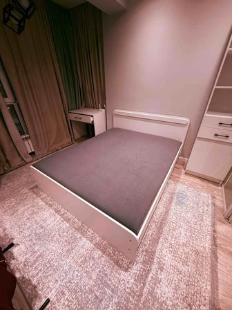 Двуспальная кровать