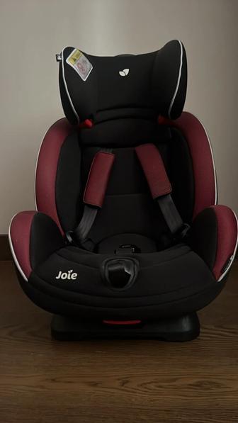 Продаю автокресло Joie