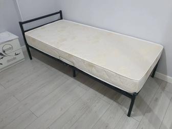 Продам односпальную кровать 90/200