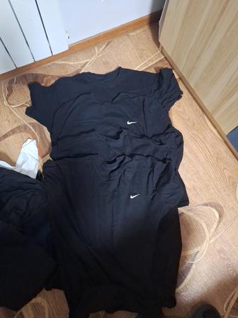 Футболки черные