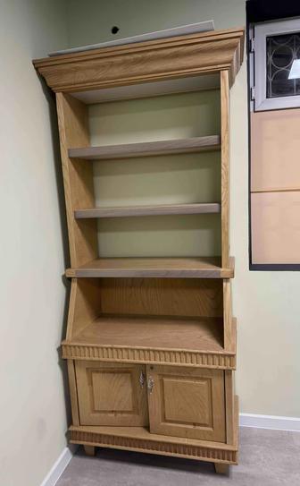 Срочно Деревянный шкаф-витрина с
LED-подсветкой (натуральное дерево)