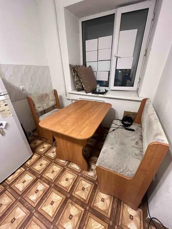 Кухонный стол угловой