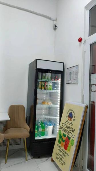 Продам витринный однодверный холодильник в отличном состоянии.