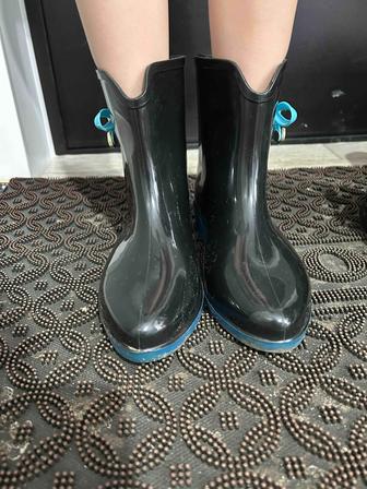 Продам резиновые сапоги