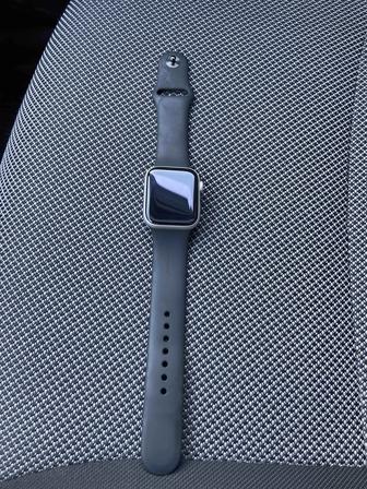 Продаю apple watch SE (2- поколения)