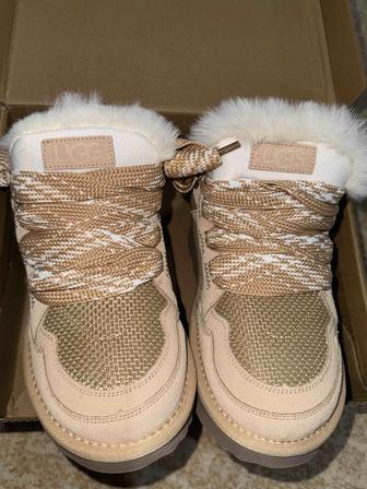 Продам UGG кроссовки ( новые)