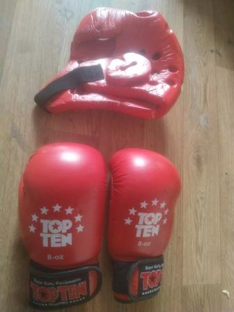 Боксерские перчатки и шлем