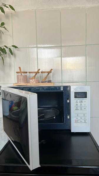 Микроволная печь свч SAMSUNG микроволновка