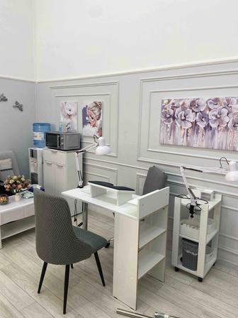 В аренду маникюрный стол