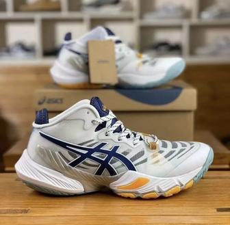 Продаю кроссовки Asics metarise