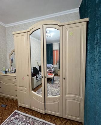 Шкаф, тумбы.