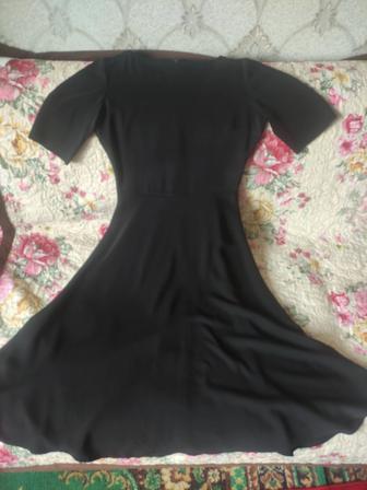 Платье черное приталенное