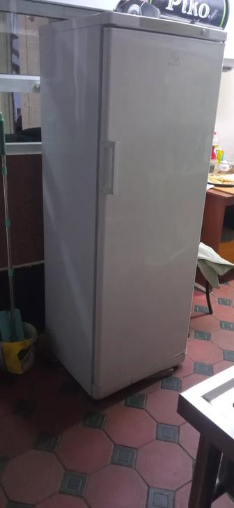 Продам холодильник - морозильник Индезит
