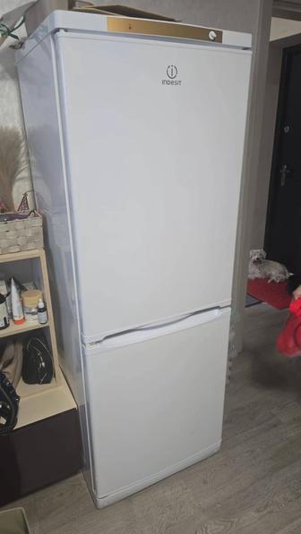 Продам холодильник