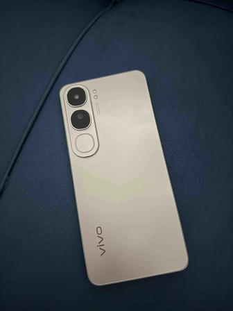 продам телефон vivo v40 lite