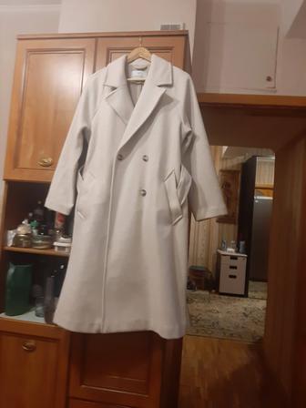 Пальто женское, фирмы Страдивари, размер М , без подклада,