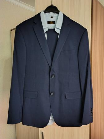 Продам классический костюм
