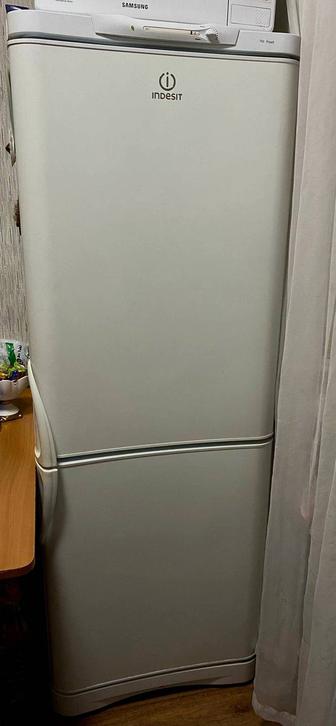 Холодильник indesit