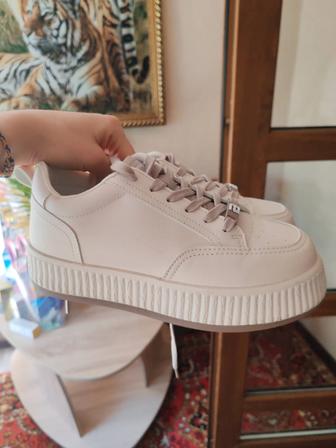 Продам кеды женские