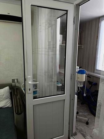 Дверь между комнатой