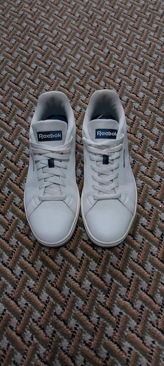 продаю мужские кроссовки reebok