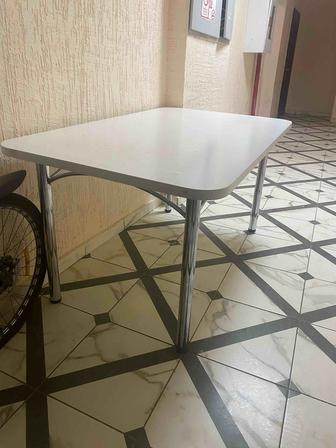 Стол кухонный