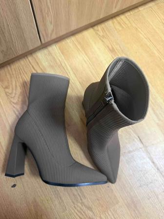 Продаю ботильоны демисезонные