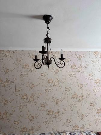 Продам люстру в хорошем состоянии 3000 тг