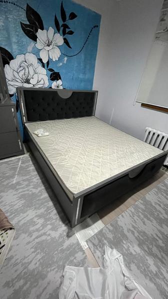 Двуспальная кровать