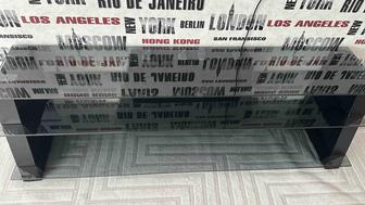 Продам стеклянную стильную подставку, в очень хорошем состоянии.