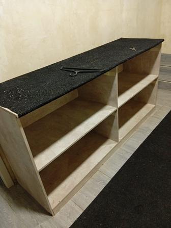 Стеллаж или тумба для магазина