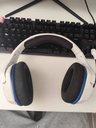 Наушники и клавиатура