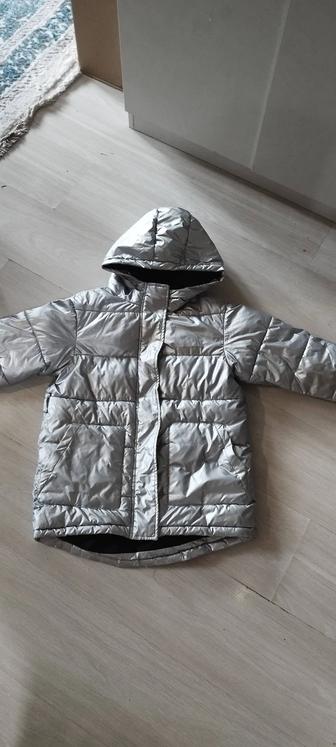 Продам куртку для девочки